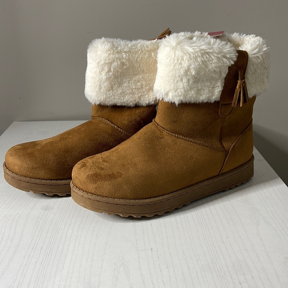 Brown warm cozy fur boots